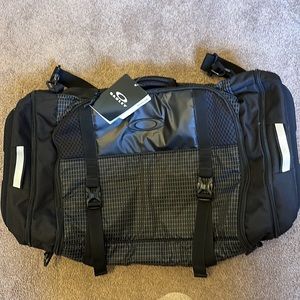 Oakley Link Duffle NWT